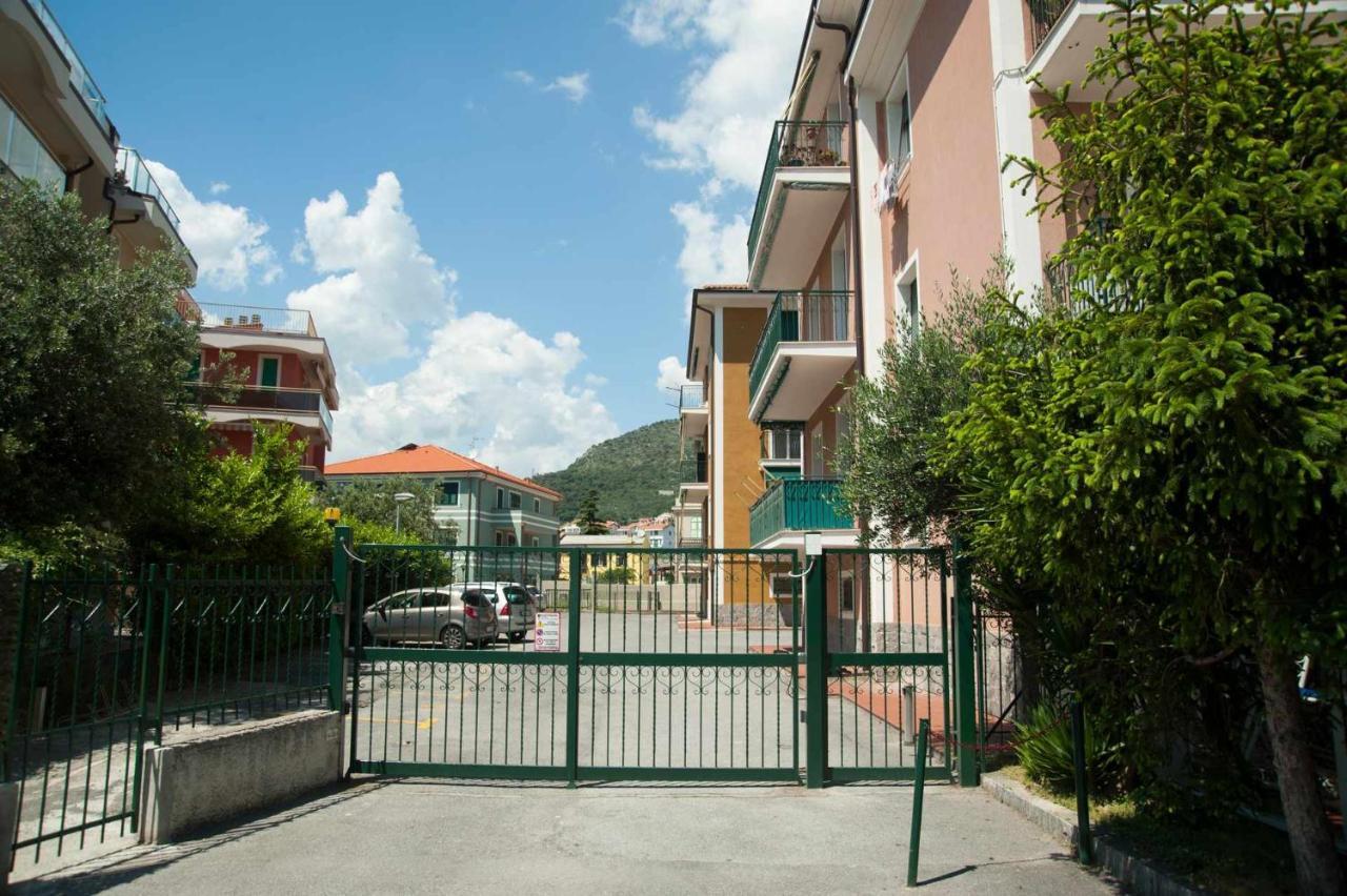 Cipriani 5 Rivieraholiday Пиетра Лигуре Екстериор снимка