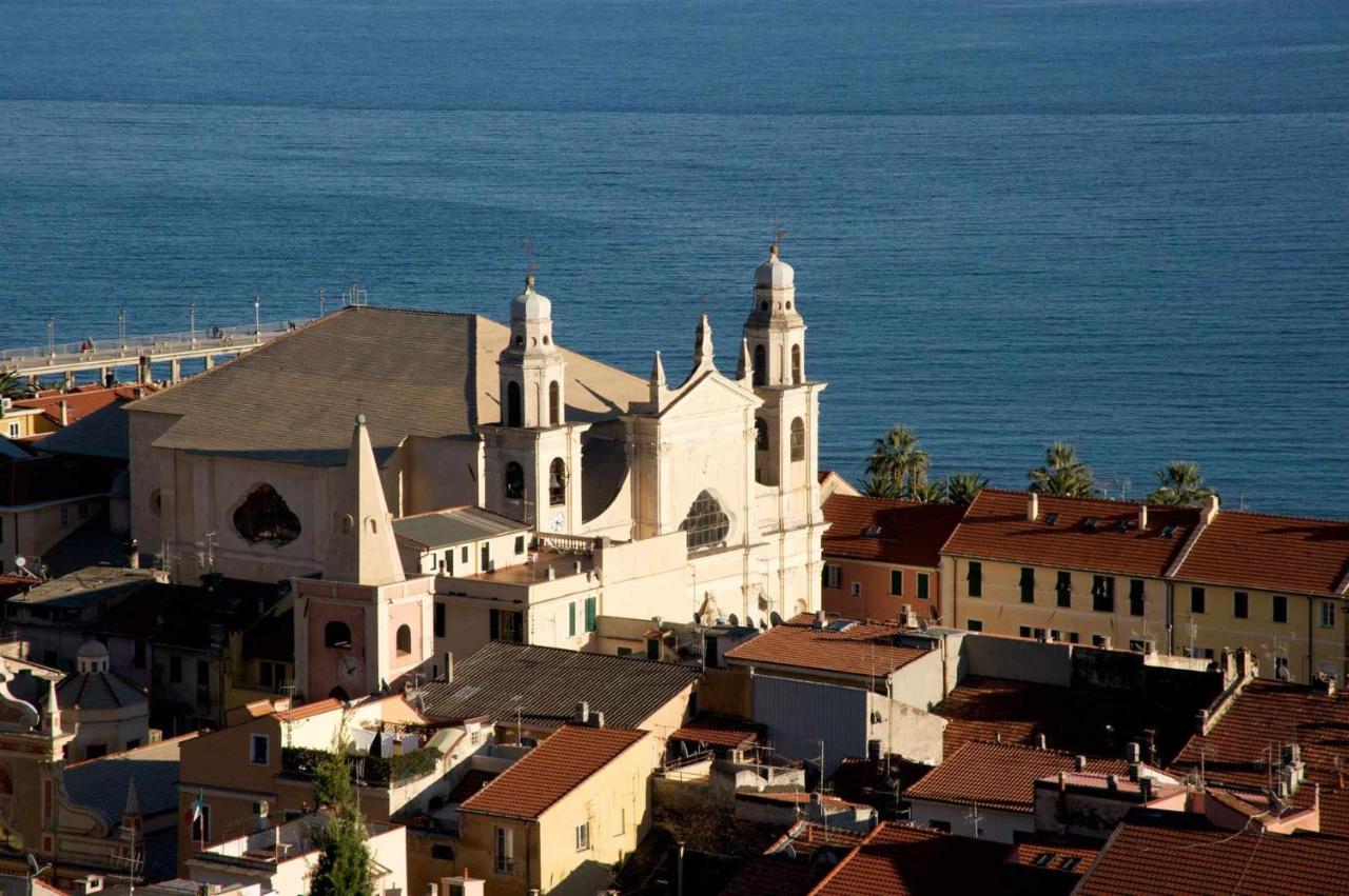 Cipriani 5 Rivieraholiday Пиетра Лигуре Екстериор снимка