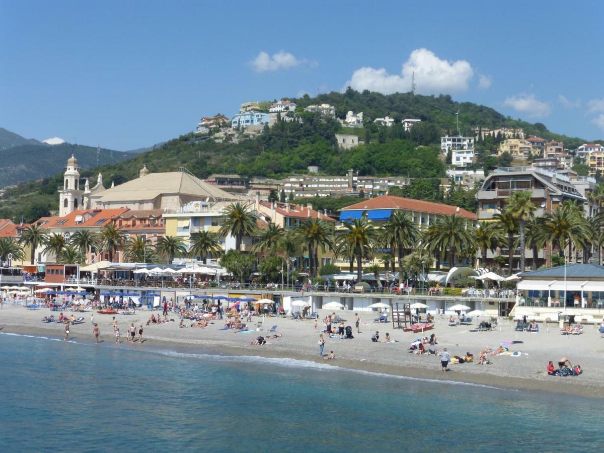 Cipriani 5 Rivieraholiday Пиетра Лигуре Екстериор снимка